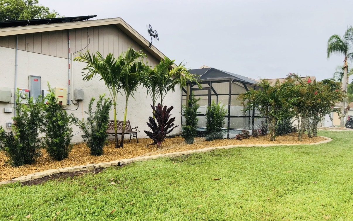 Mulch and gravel landscape installation